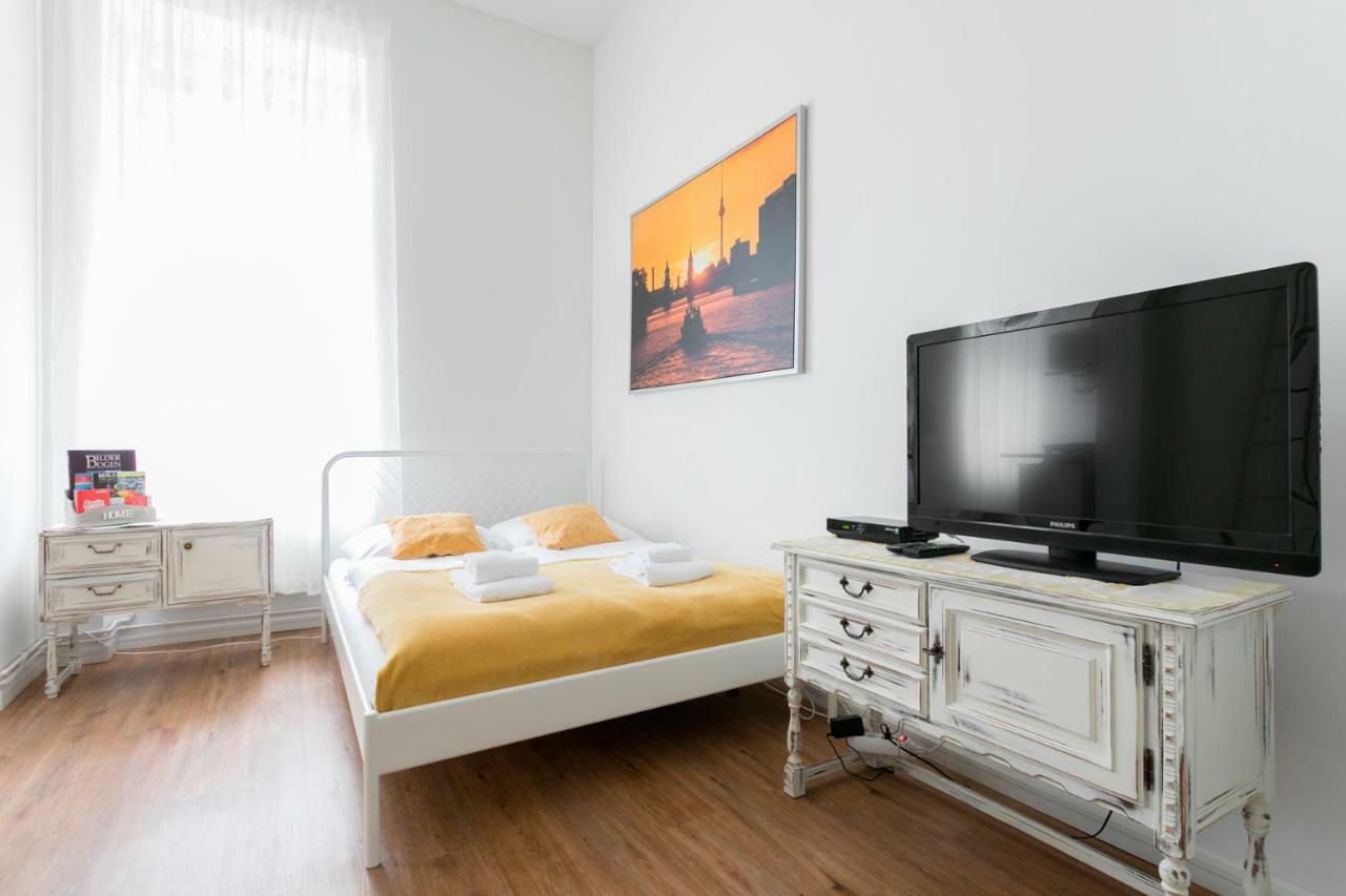 CITY STUDIO APARTMENT IN FRIEDRICHSHAIN BERLIN (Germany) - from US$ 164 |  BOOKED